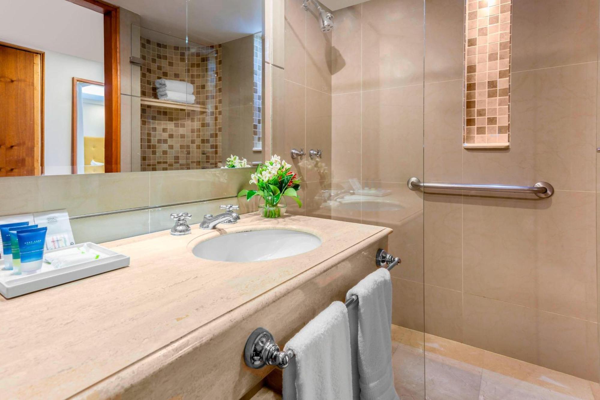 Deluxe King Room,1632227492:JPEG