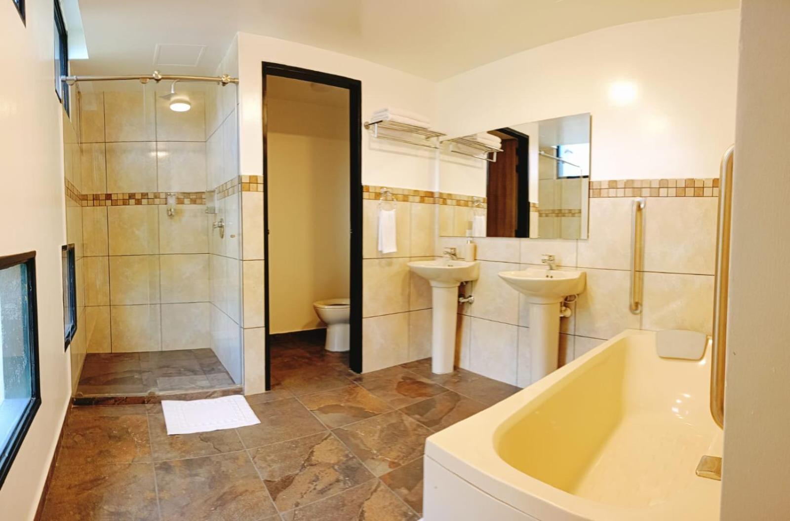 Deluxe Double Room Bath,1639571030:JPEG