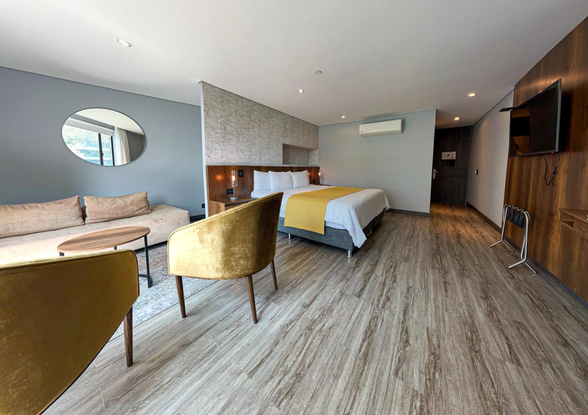 Junior Suite,1773403484:JPEG
