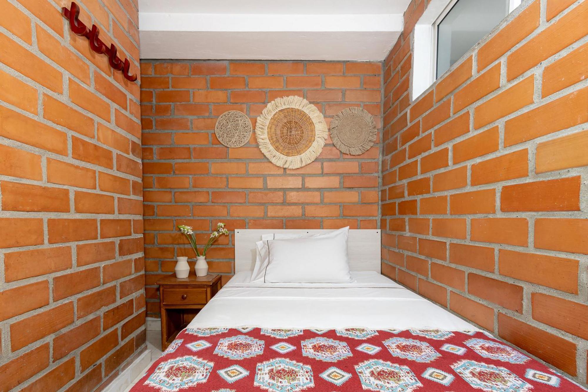 Small Double Room,1656208321:JPEG