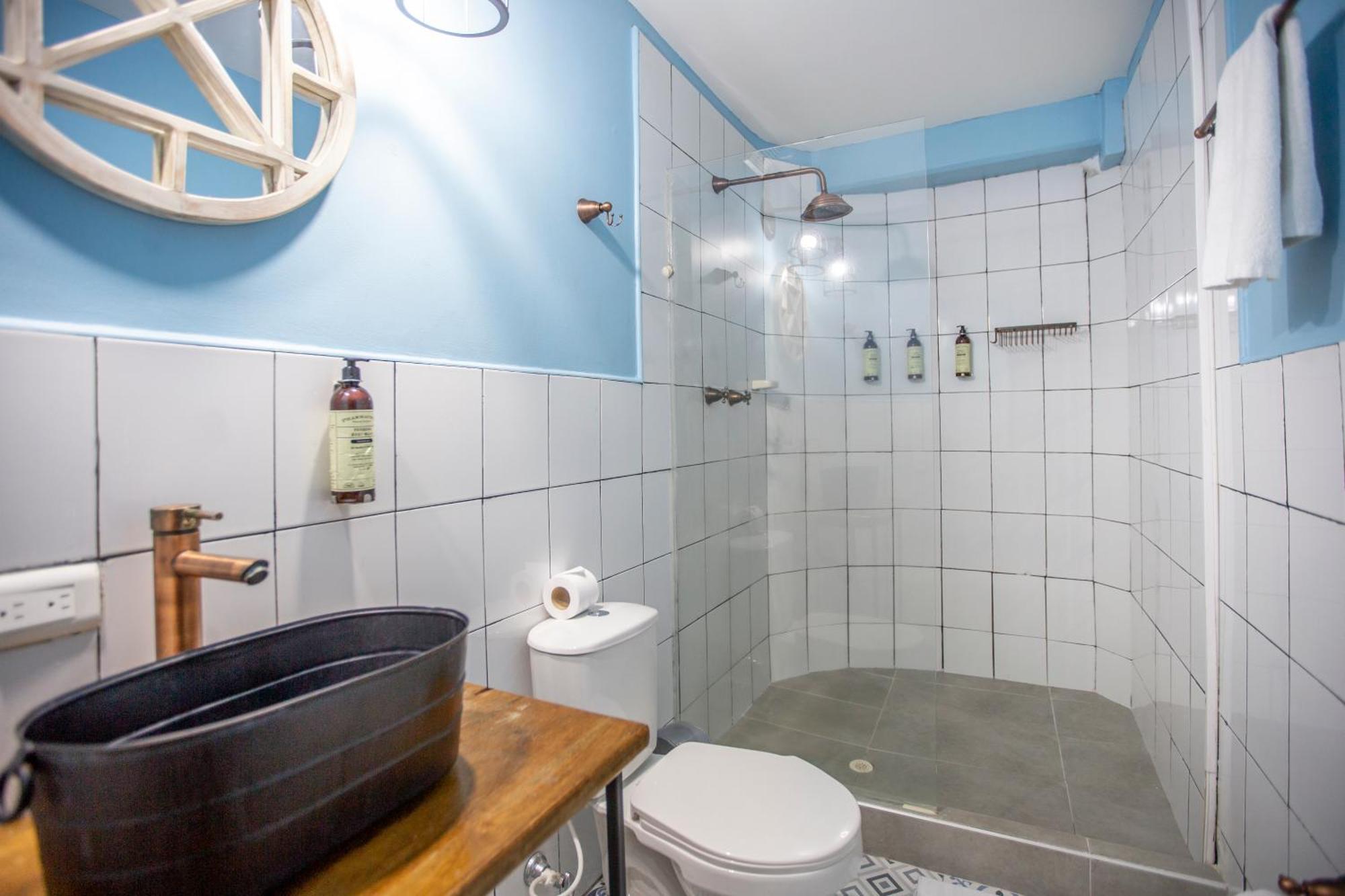 Deluxe Room,1681772454:JPEG