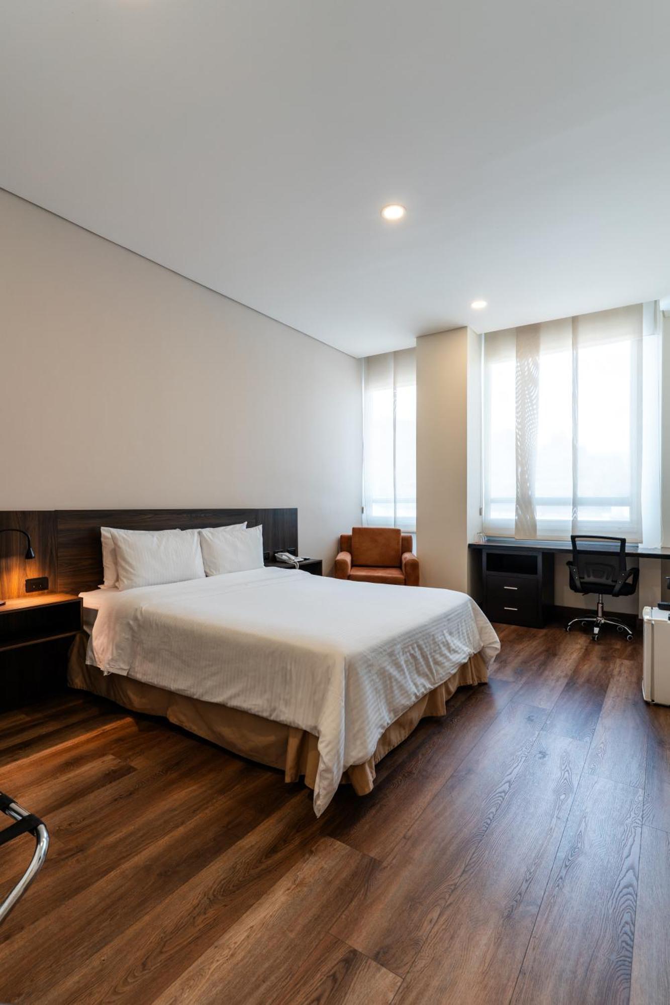 Queen Room - Non-Smoking