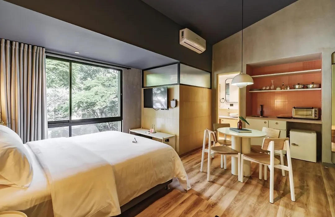 The Somos Flats Provenza-1