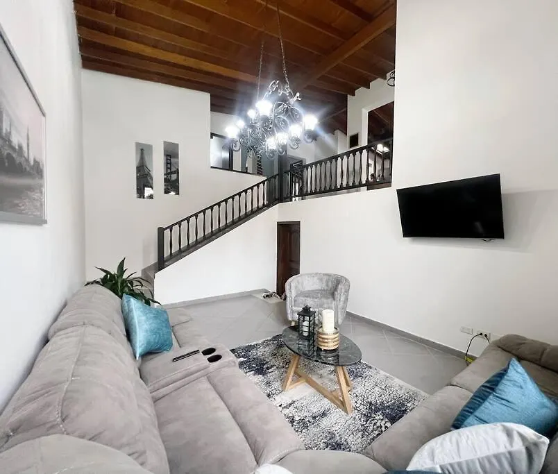 Laureles House-1