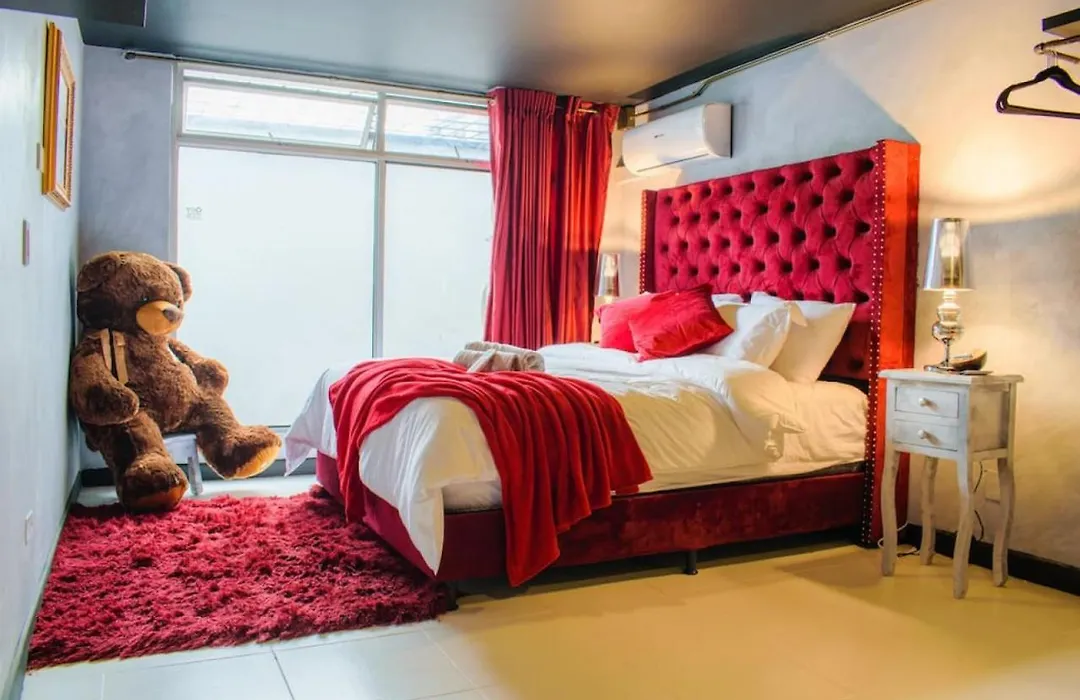 Yacky Chan Properties Center Of Provenza, 6 Rooms, 9Beds, Ac, Jacuzzi-1