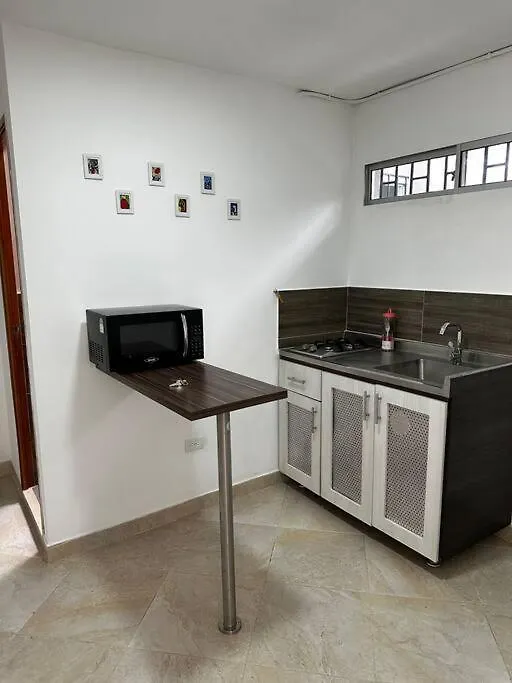 Precioso Apartaestudio En Laureles-1