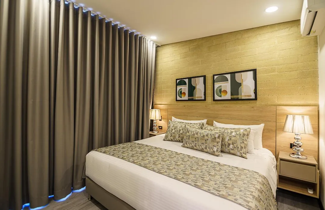 First Class Hotel-1