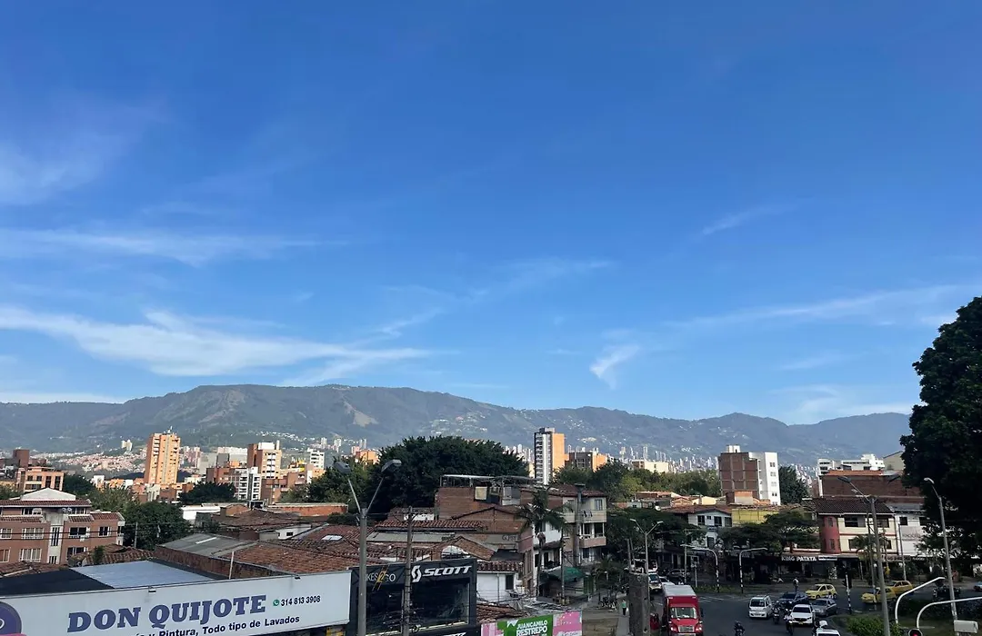 Apartamento Amplio En Laureles, Excelente Ubicacion, 3 Alcobas 403-1