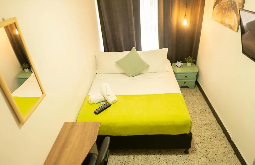 Africa House-Casa Hotel Laureles-La70-1