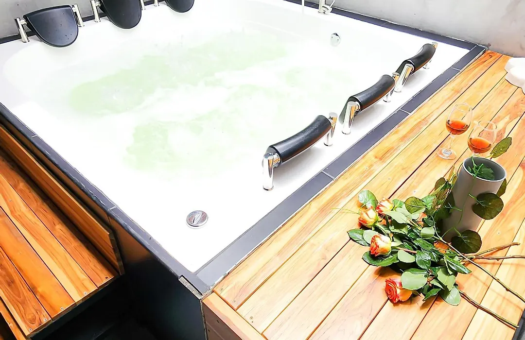 Vintage House With Jacuzzi In Manila-1