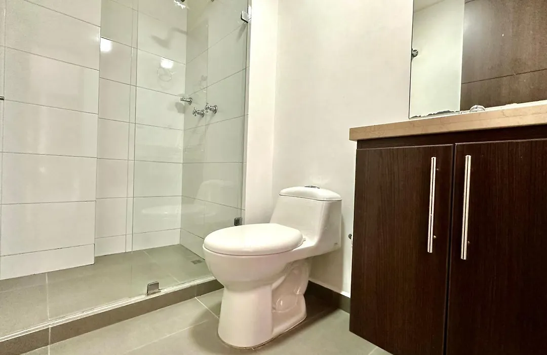 Apartamento Moderno En Conquistadores, Excelente Ubicacion-1