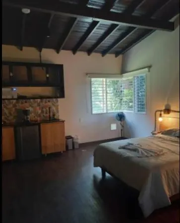 Loft asequible en el barrio del Poblado FRN108 By Roots Rentals-2