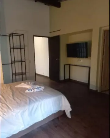 Loft asequible en el barrio del Poblado FRN108 By Roots Rentals-3