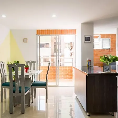 Large 3 Bedroom Condo Near Poblado W Free Parking-3