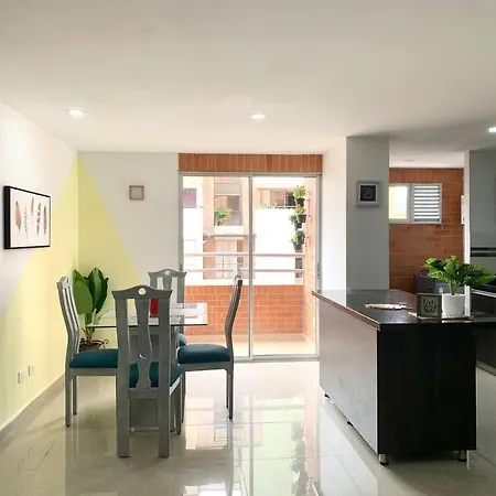 Large 3 Bedroom Condo Near Poblado W Free Parking-2