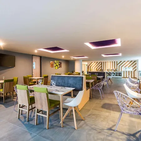 La Quinta by Wyndham Medellin-3