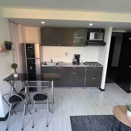 Seconds From Provenza Lovely 1-Bedroom Apartment-3
