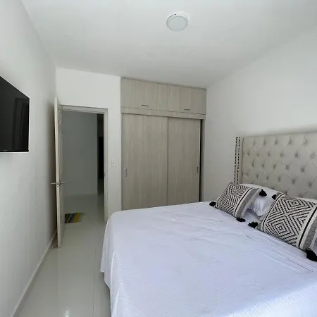 Apartamento 2Do Piso En Laureles Con Balcon 3Hab-3