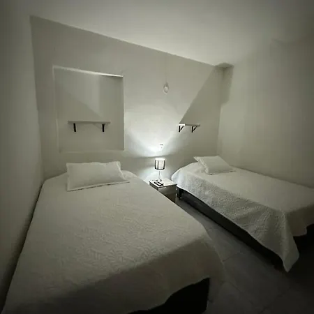 Aparta Estudio Amoblado 2 Medellin, San Joaquin-3