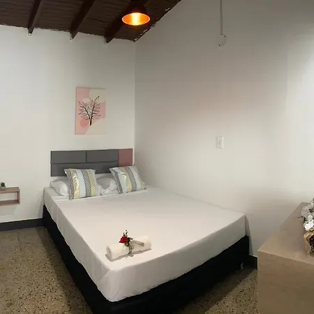 Conoce Medellin Y Hospedate En Una Casa Completa-2