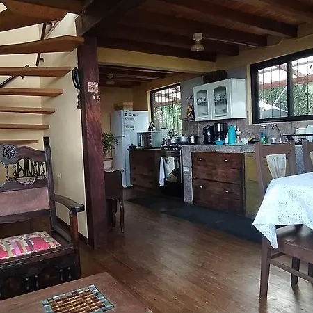 Casa Lolita, En Santa Elena-3