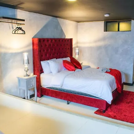 Yacky Chan Properties Center Of Provenza, 6 Rooms, 9Beds, Ac, Jacuzzi-2