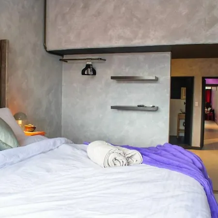 Yacky Chan Properties Center Of Provenza, 6 Rooms, 9Beds, Ac, Jacuzzi-3