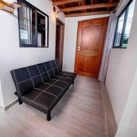 Casa Cerca Al Poblado, Central, Excelentes Medios De Transporte, Moderna Y Acogedora-3