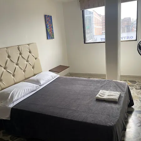 Apartamento Comodo En Laureles, Grande , Centrico , Bien Ubicado Apto303-2