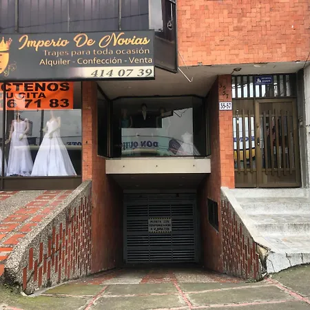 Apartamento Amplio En Laureles, Excelente Ubicacion, 3 Alcobas 403-2