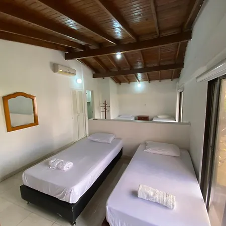 Hotel Laureles 70-3