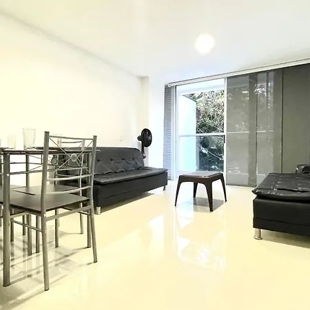 Apartamento Moderno En Conquistadores, Excelente Ubicacion-2