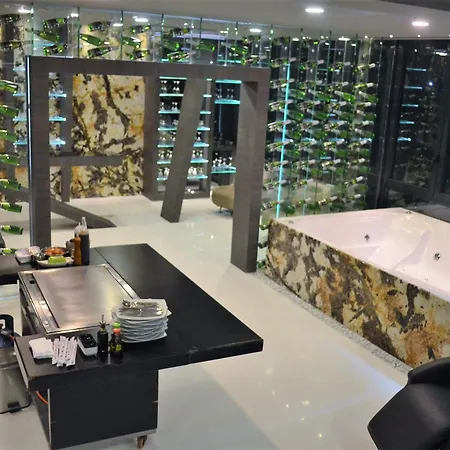 Hotel Paris Luxury Suites-3