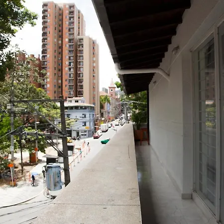 Apartamento Remodelado En El Mejor Lugar Del Centro De Medellin. Home Aris 402-2