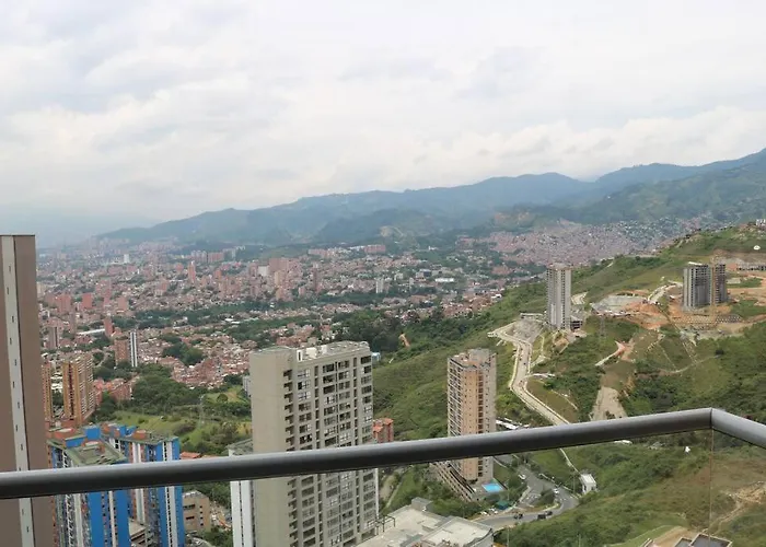 Haustierfreundliches Beautiful New Home In Calasanz With Stunning Views, Cowork Area, And Gym Medellín