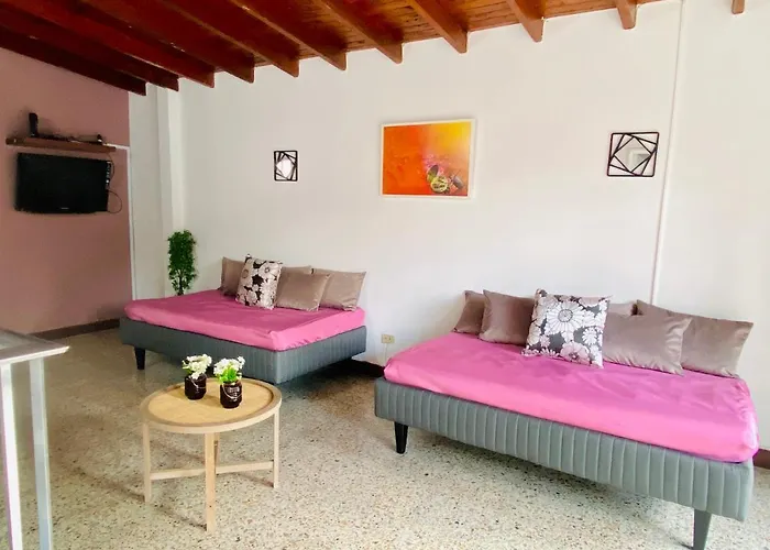 Casa Grande, Excelente Ubicacion Villa Medellín
