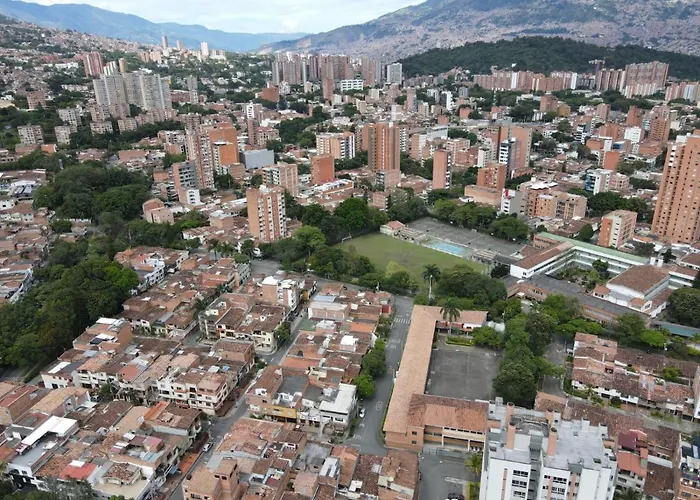 Apartamento Tercer Piso En Calasanz Cerca A Estacion Del Metro De La Floresta Medellín