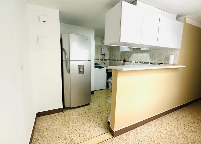 Amplio Apartamento Frente Al Centro Comercial Medellín admite animales