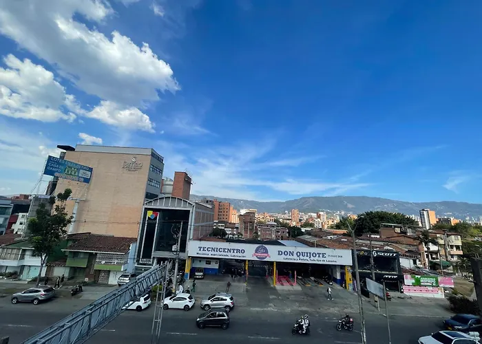 Apartamento Comodo En Laureles, Grande , Centrico , Bien Ubicado Apto303 Medellín