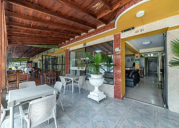 Hoteles cerca de Plaza Botero